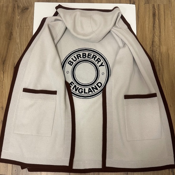 Burberry Carla Logo Hooded Wool Blend Cape - Picture 13 of 16